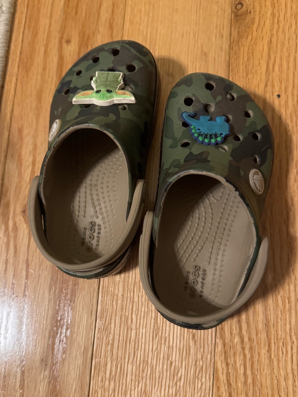 Cameo crocs size 8c